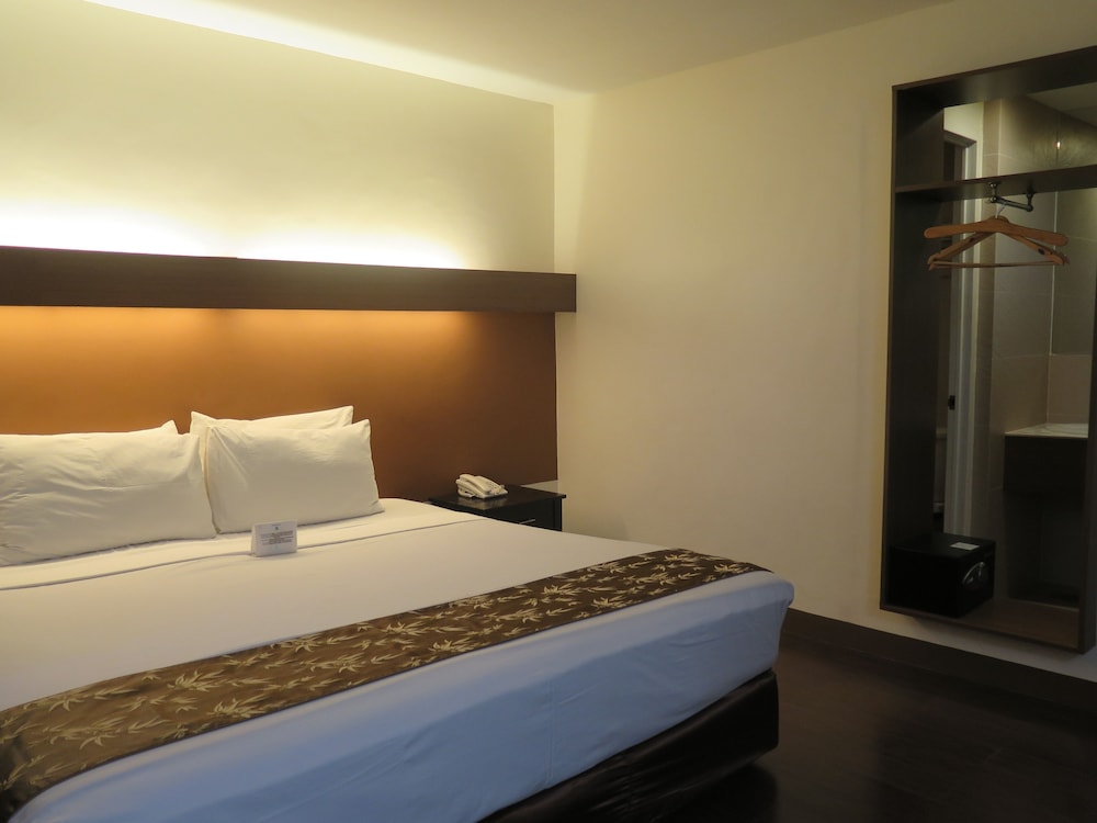 Deluxe Room - Photo 7