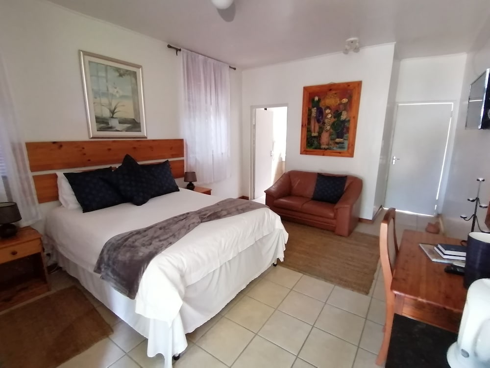 Comfort Double or Twin Room, 1 King Bed (Room 5) photo 1