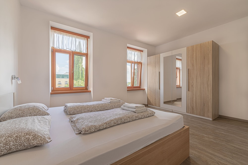 Family Apartment, Multiple Bedrooms, Mountainside (Villa Roma Portorose - 3 Balcony)