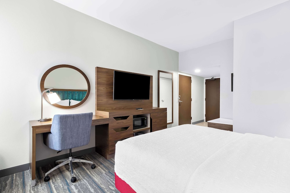 Room, Accessible, Non Smoking (Roll-In Shower) - Photo 6
