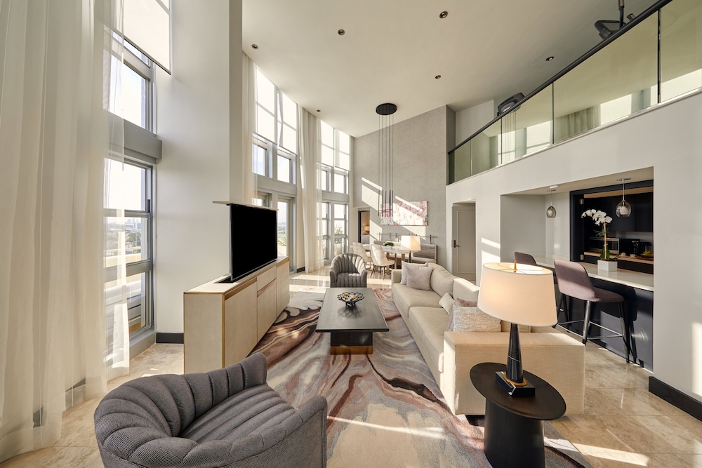 Presidential Studio Suite, Balcony, City View (Vice Presidential City Skyline View)