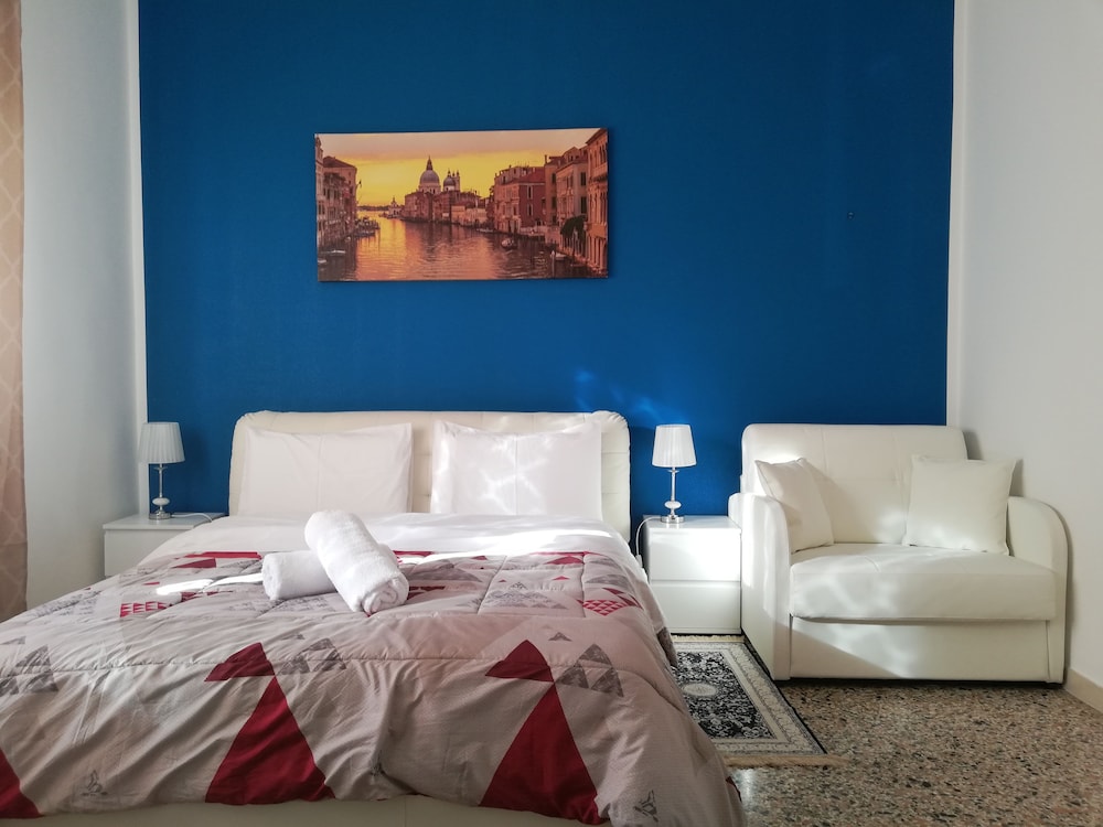 Royal Double Room, 1 King Bed, Shared Bathroom