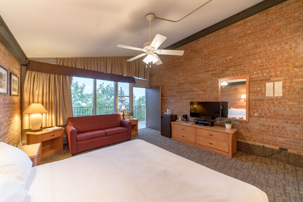 Deluxe Room, 1 King Bed - Photo 6