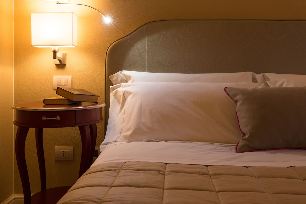 Superior Suite, 1 Double Bed, Terrace, City View photo 2