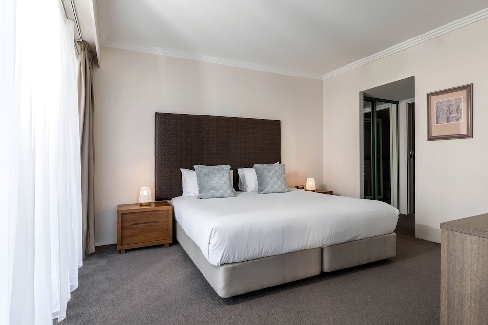 2 Bedroom - Photo 2