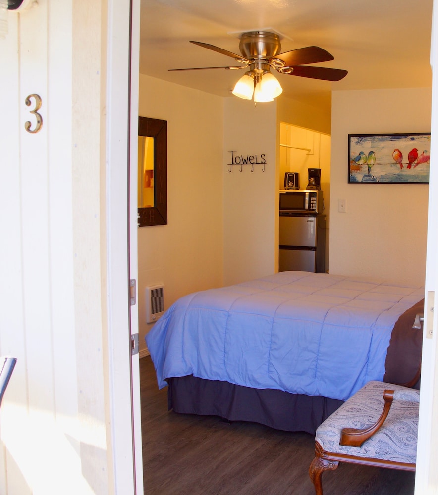 Economy Room, 1 Queen Bed, Non Smoking photo 2