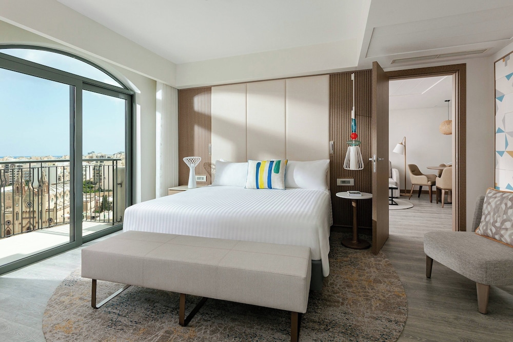 Club Suite, 1 King Bed with Sofa bed (Med Suite)