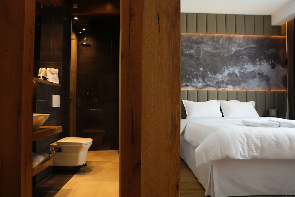 Premium Suite, Jetted Tub photo 1