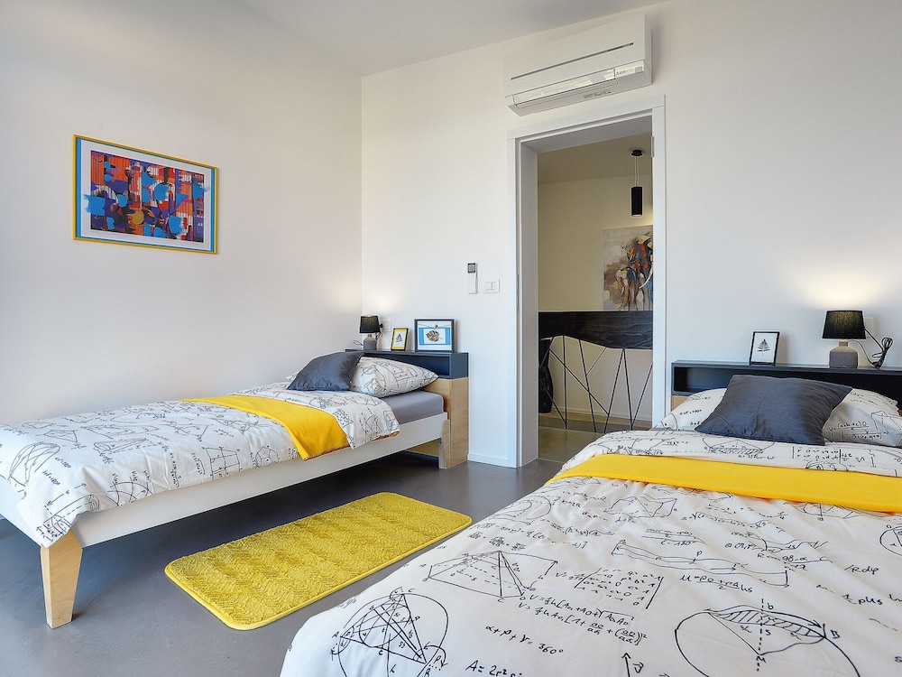 Villa photo 3