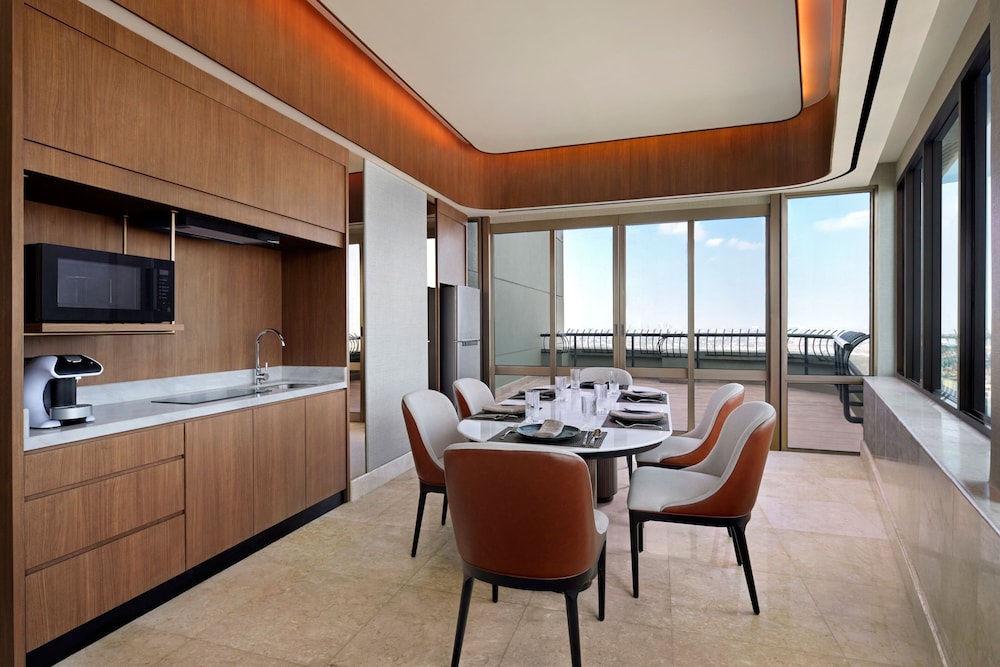 Club Suite, 2 Bedrooms - Photo 3