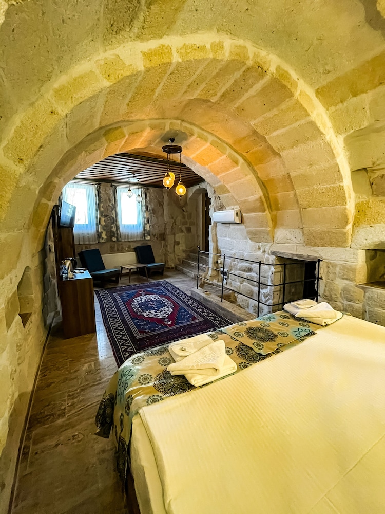 Comfort Room, Courtyard View (Stone) - Photo 10