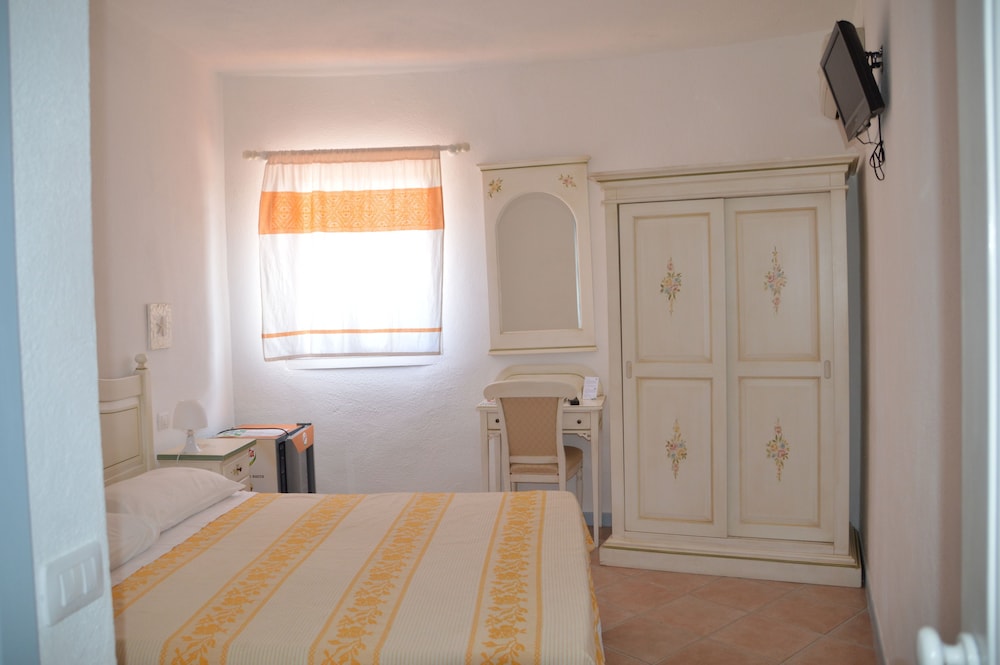 Classic Double or Twin Room, Hill View photo 3