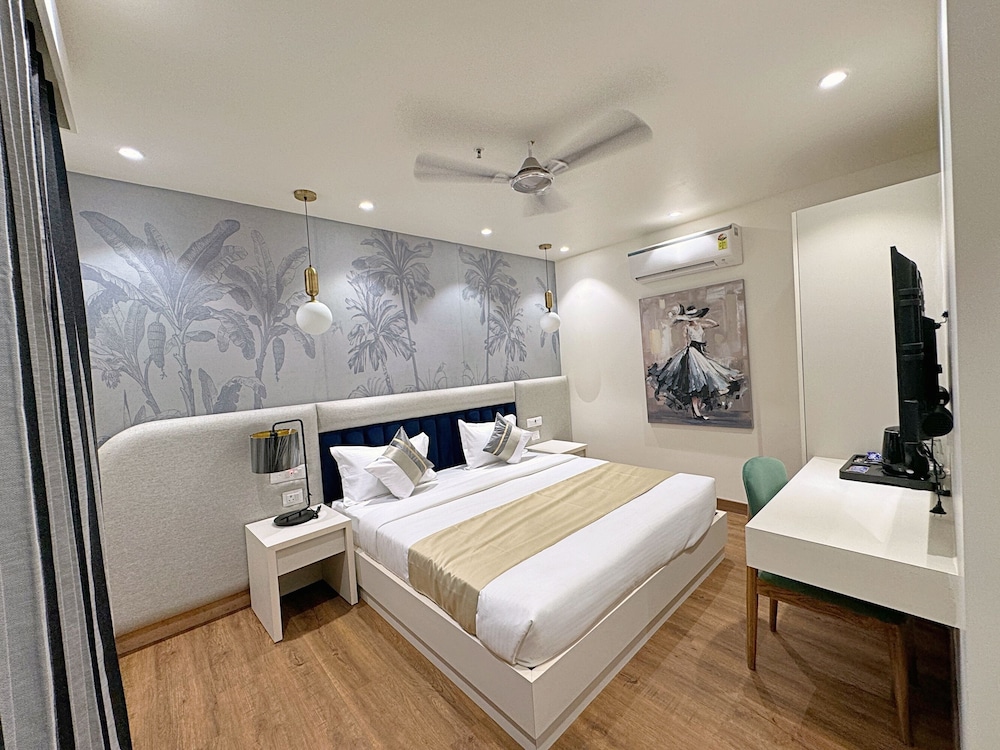 Deluxe Double or Twin Room - Photo 12