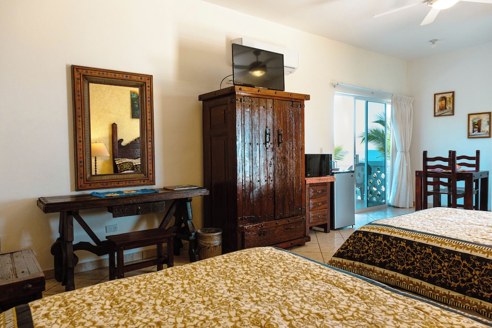 Standard Room, 2 Double Beds photo 3