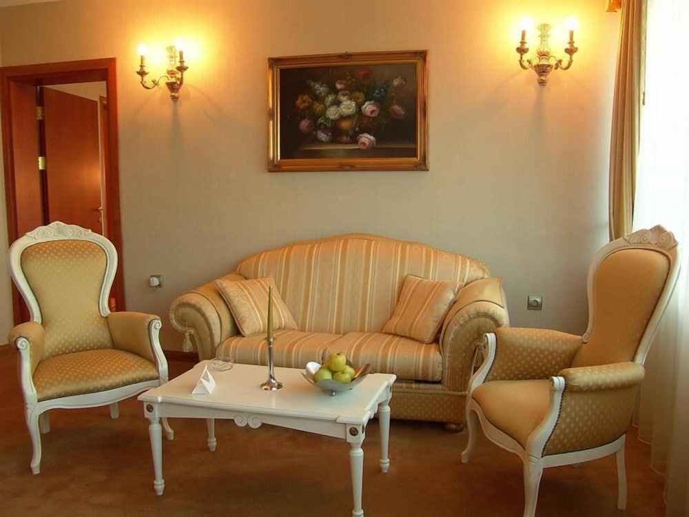 Classic Apartment photo 3