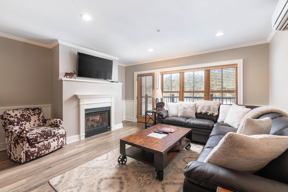 Condo, 3 Bedrooms, Mountainside (1305)