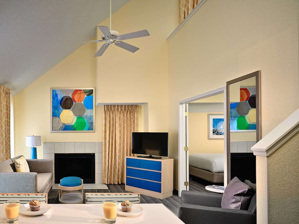 Suite, 2 Bedrooms (1 King, 2 Double Beds)