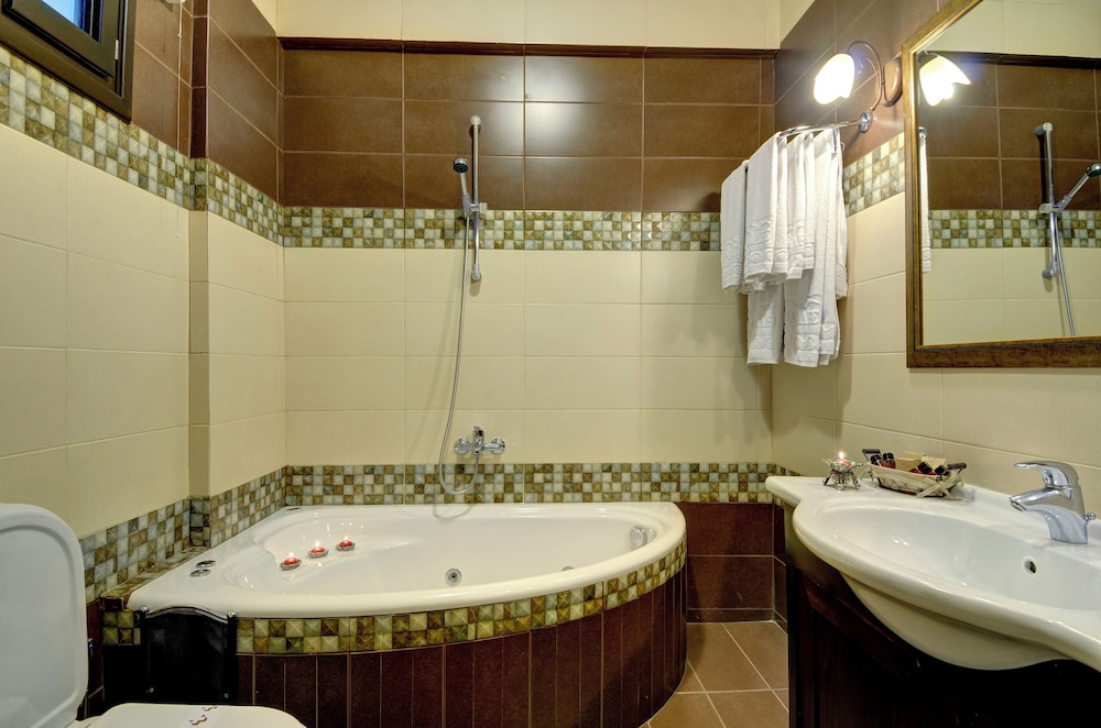 Basic Quadruple Room, Lake View photo 2