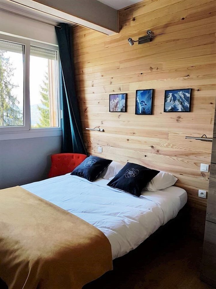 Family Quadruple Room, 2 Bedrooms, Mountain View photo 1