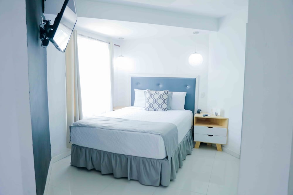 Comfort Room, 1 Queen Bed, Private Bathroom photo 3