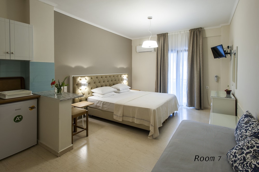 Standard Triple Room, Balcony, Hill View (7)