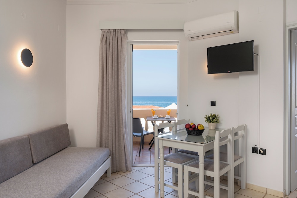 Suite, 1 Bedroom, Beachside photo 1
