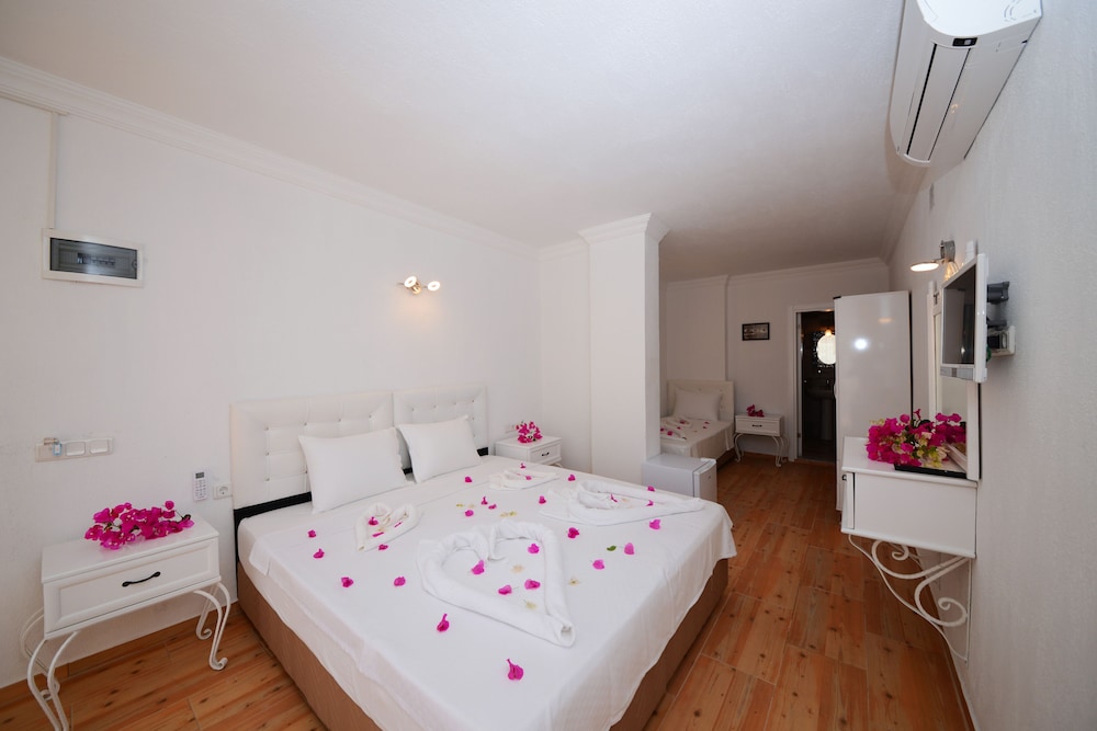 Signature Triple Room, Garden Area photo 3