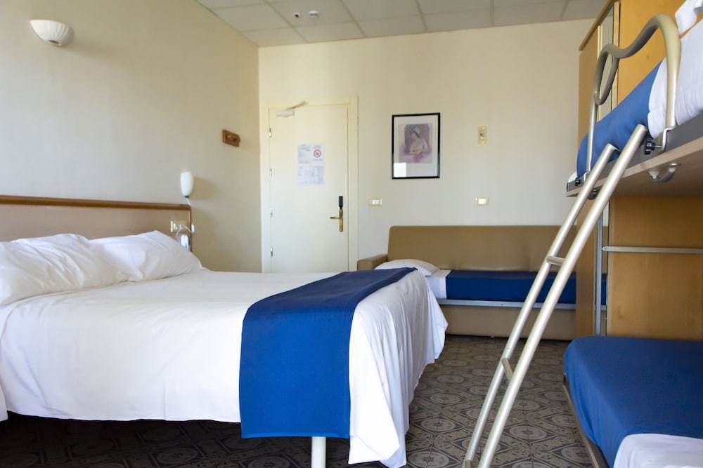 Quintuple Room (4 pax)