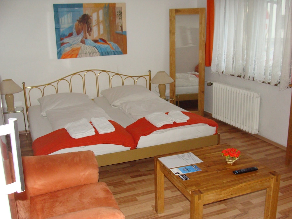 Basic Double Room, 1 King Bed photo 1
