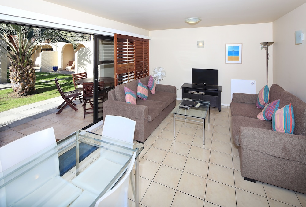 Two Bedroom Apartment with Courtyard - Photo 1