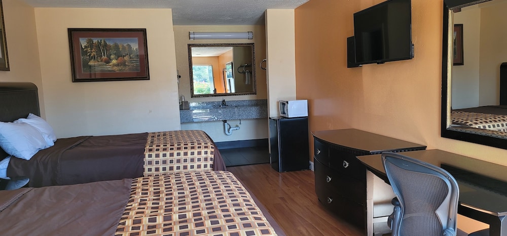 Standard Double Room, 2 Double Beds, Refrigerator & Microwave photo 3