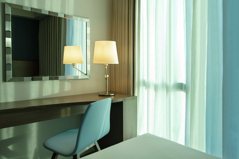 Room, 1 King Bed, Accessible - Photo 7