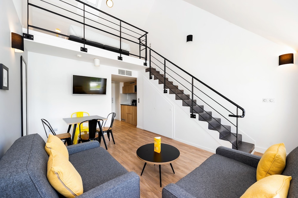 Duplex, 1 Bedroom - Photo 3