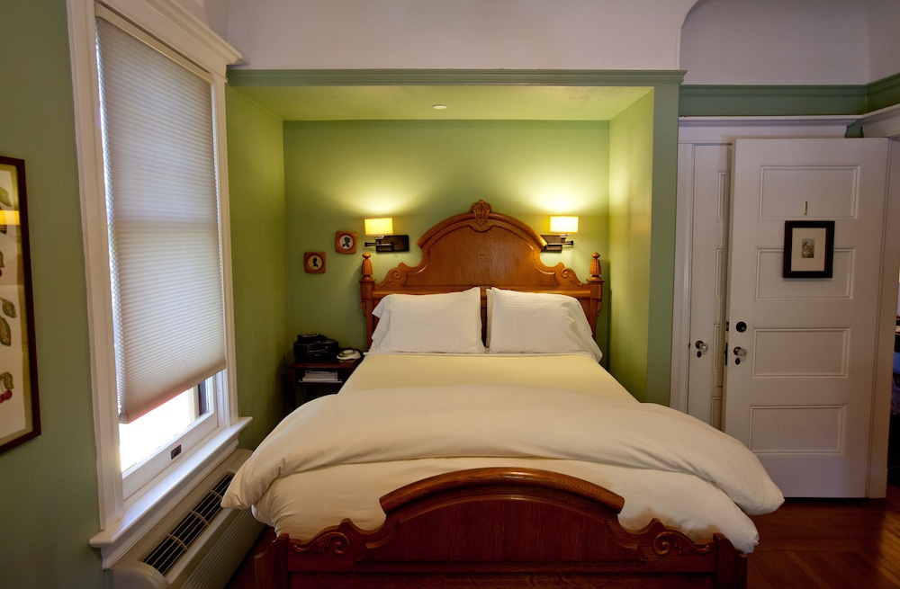 Standard Room, 1 Queen Bed, Non Smoking photo 2