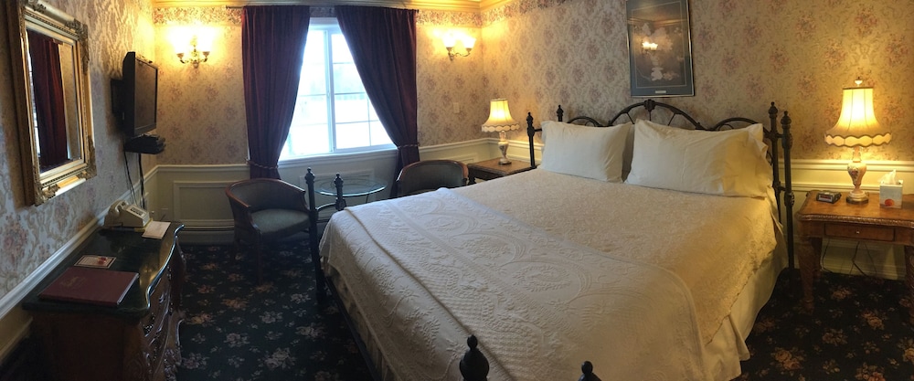 Deluxe Room, 1 King Bed, Terrace, Mountain View