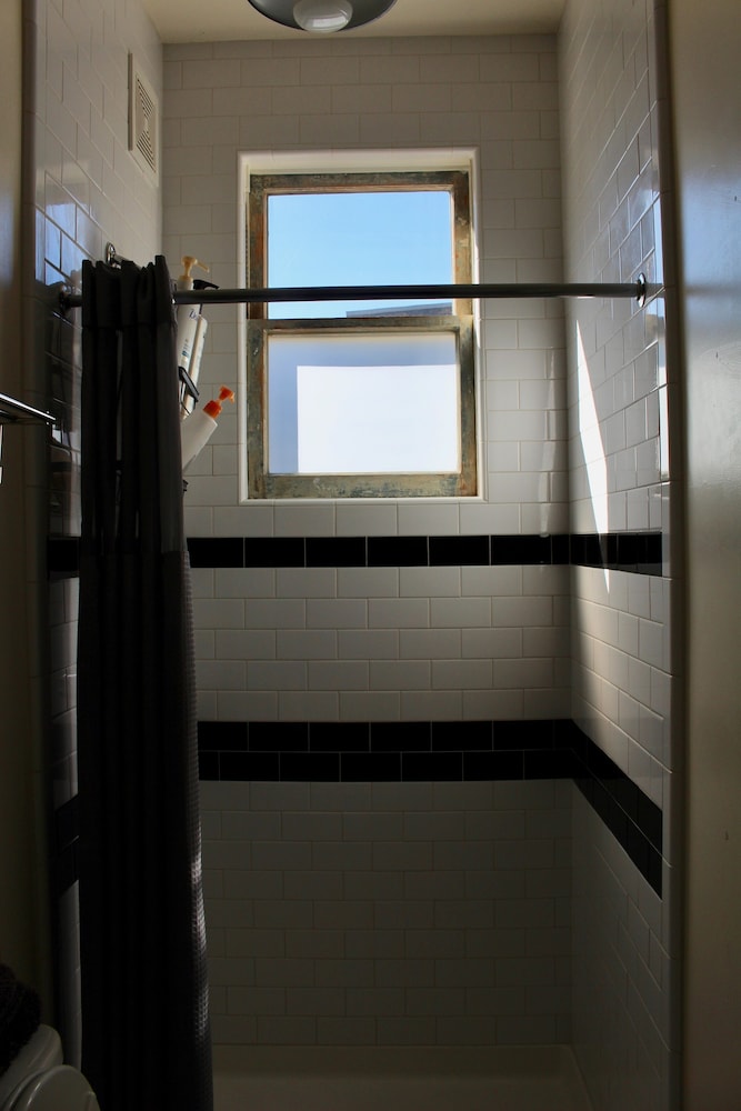 Basic Double Room, 1 Queen Bed, Private Bathroom photo 3
