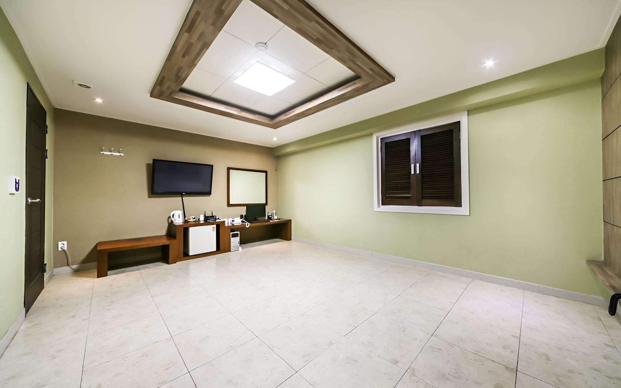 Room (Ondol (large)) photo 1