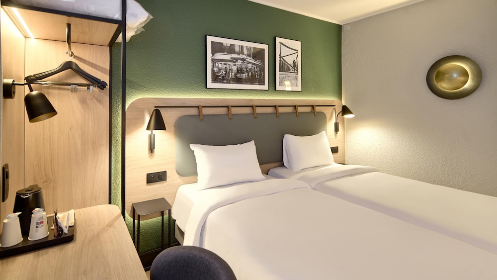 Standard Room, 2 Twin Beds photo 3