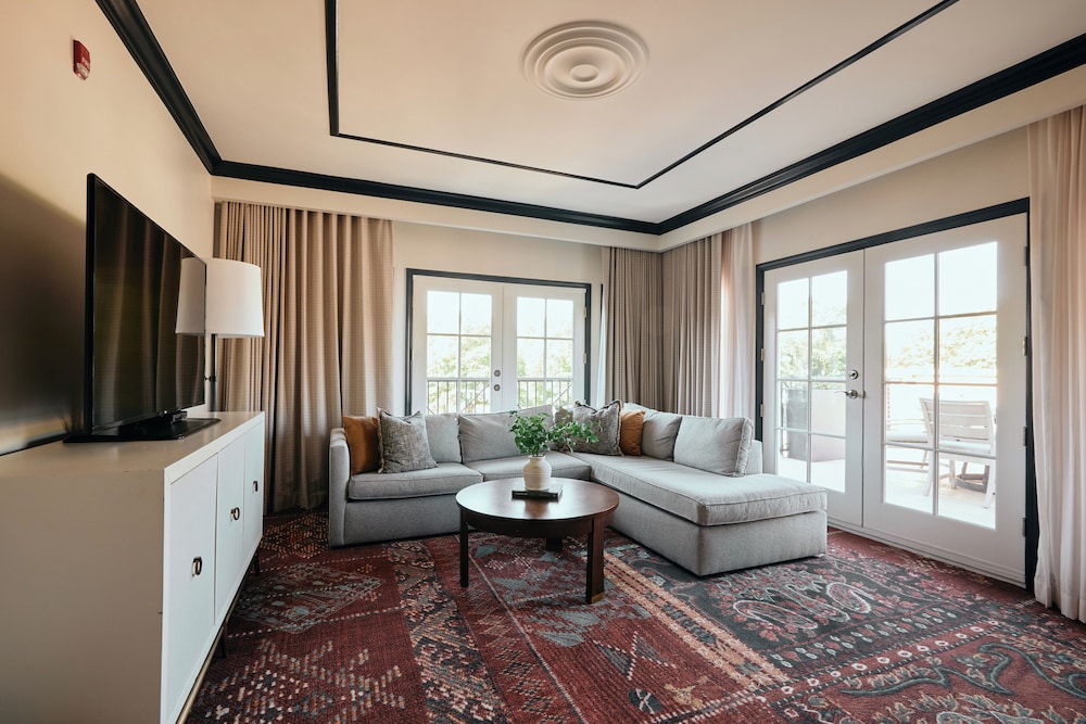 Suite (Magnolia) photo 1