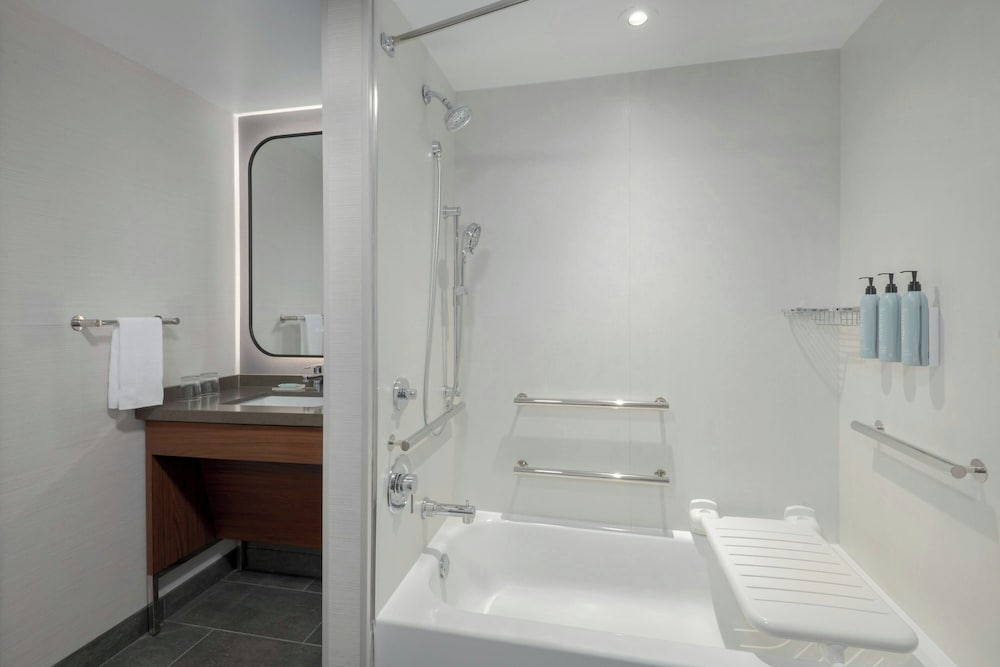 Standard Room, 2 Queen Beds - Photo 2