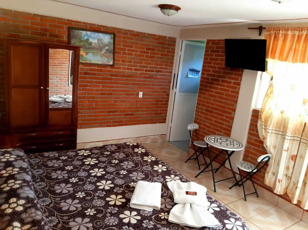Basic Room, 1 King Bed photo 3