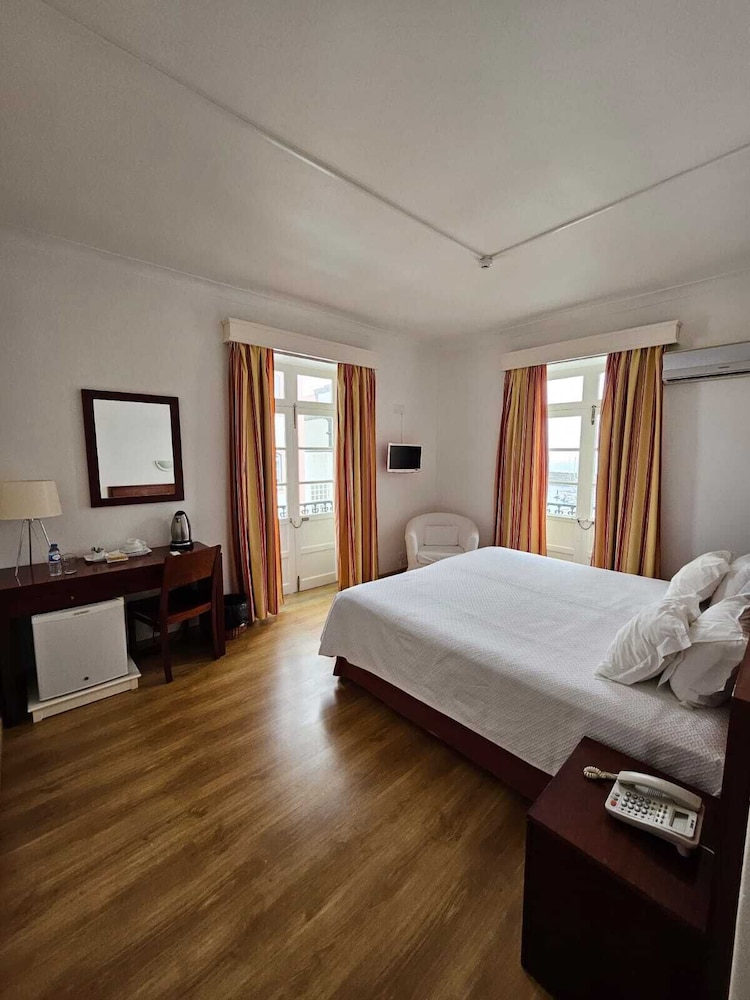 City Room photo 3