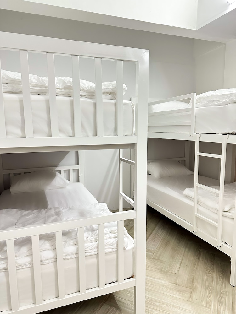 Bed in 6-Bed Mixed Dormitory Room photo 3