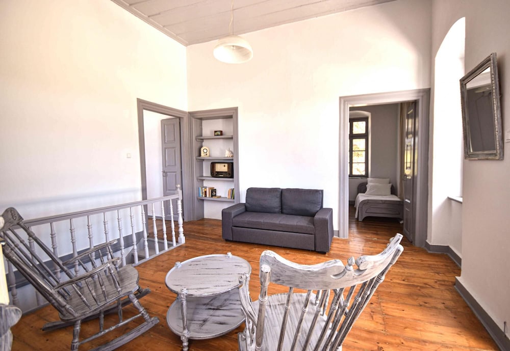 Villa photo 1