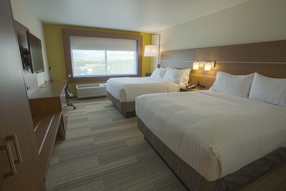 Suite, 2 Queen Beds photo 2