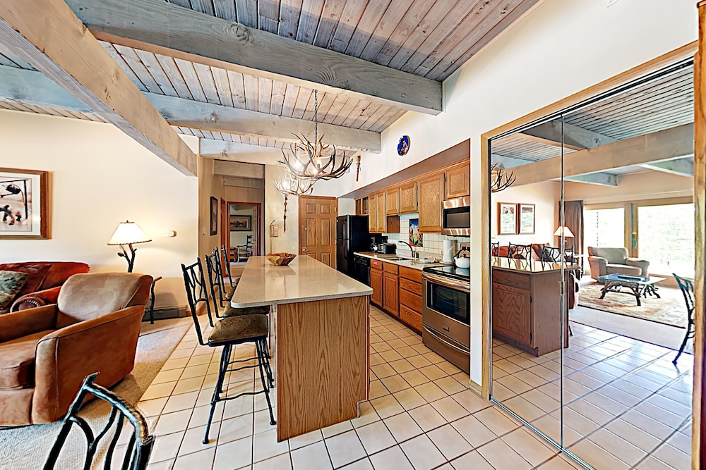 Deluxe Two Bedroom ~ A1D photo 2