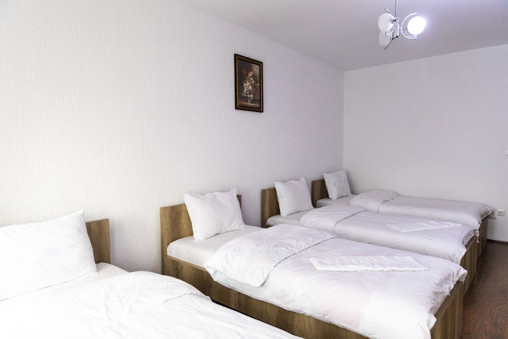 Basic Quadruple Room photo 3