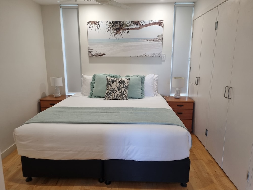 Standard Apartment, 1 King Bed, Garden View