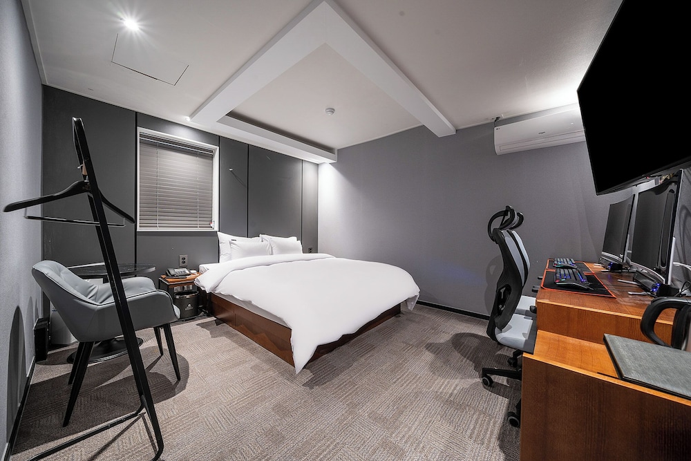Standard Double Room, City View photo 1