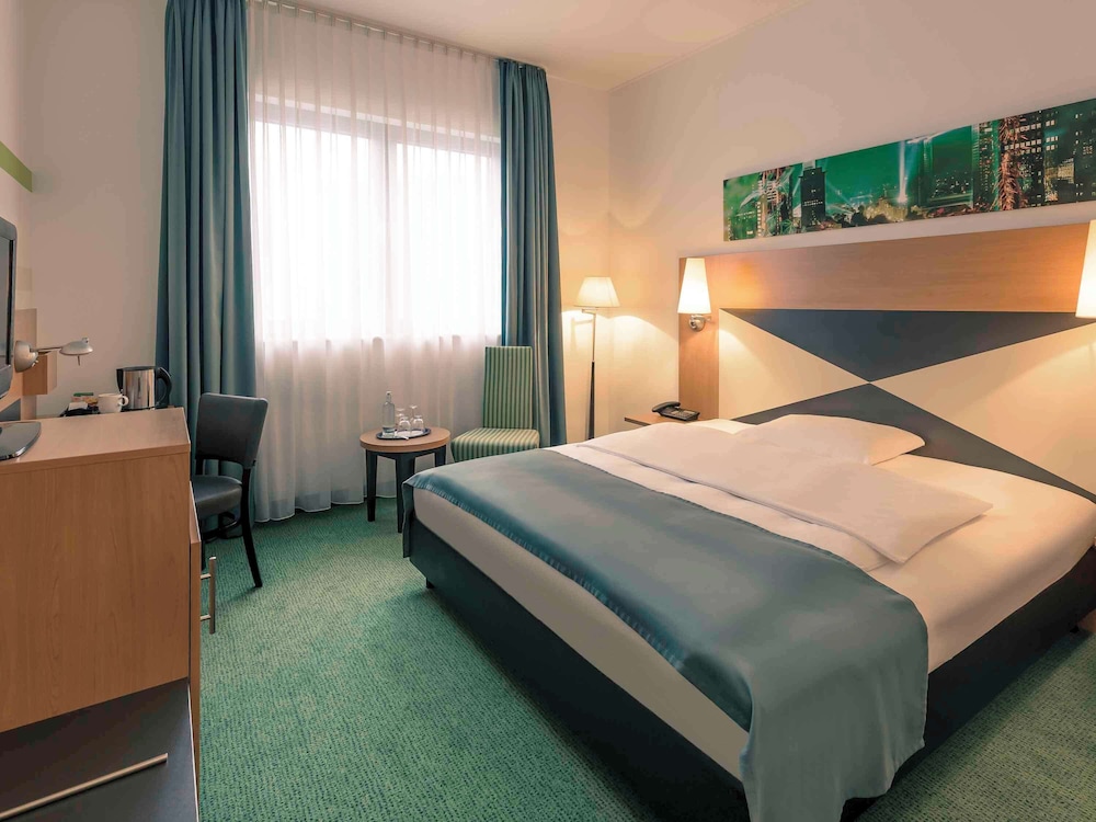 Standard Room, 1 King Bed - Photo 2